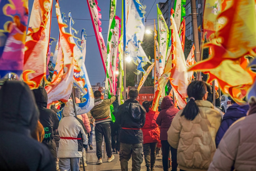 龙灯夜行