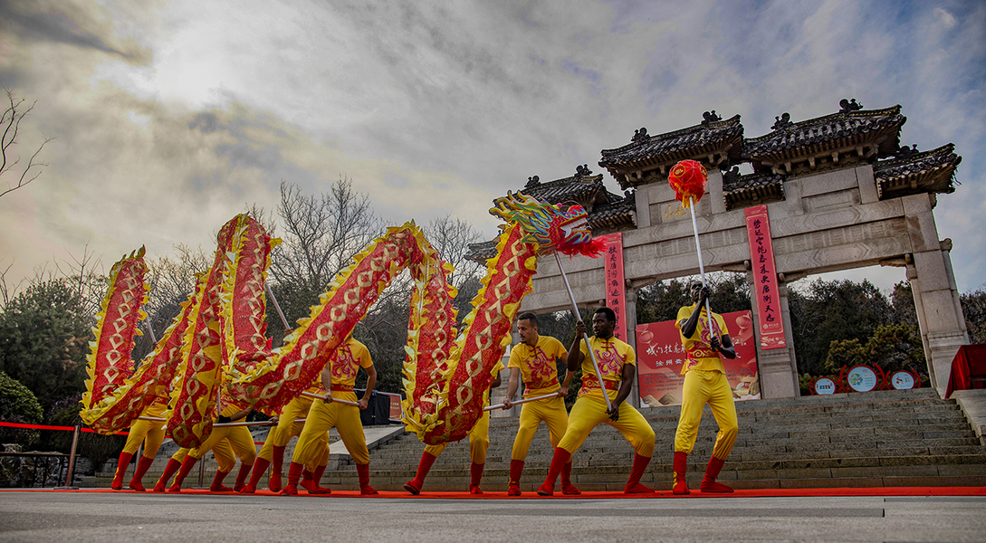 老外爱舞中国龙
